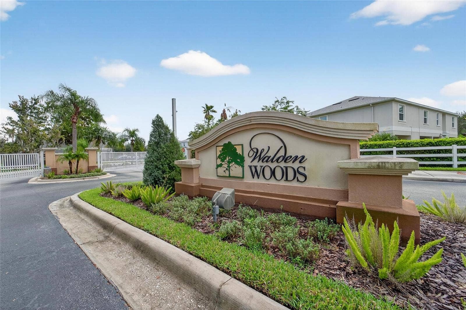 2052 GREENWOOD VALLEY DRIVE, Plant City, FL 33563 2052 GREENWOOD VALLEY DRIVE, Plant City, FL 33563