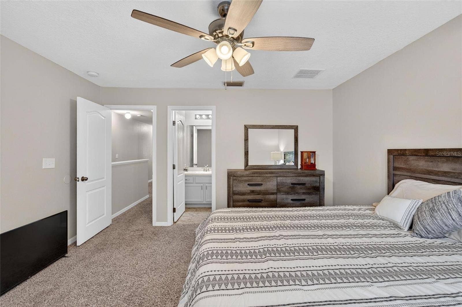 2052 GREENWOOD VALLEY DRIVE, Plant City, FL 33563 2052 GREENWOOD VALLEY DRIVE, Plant City, FL 33563