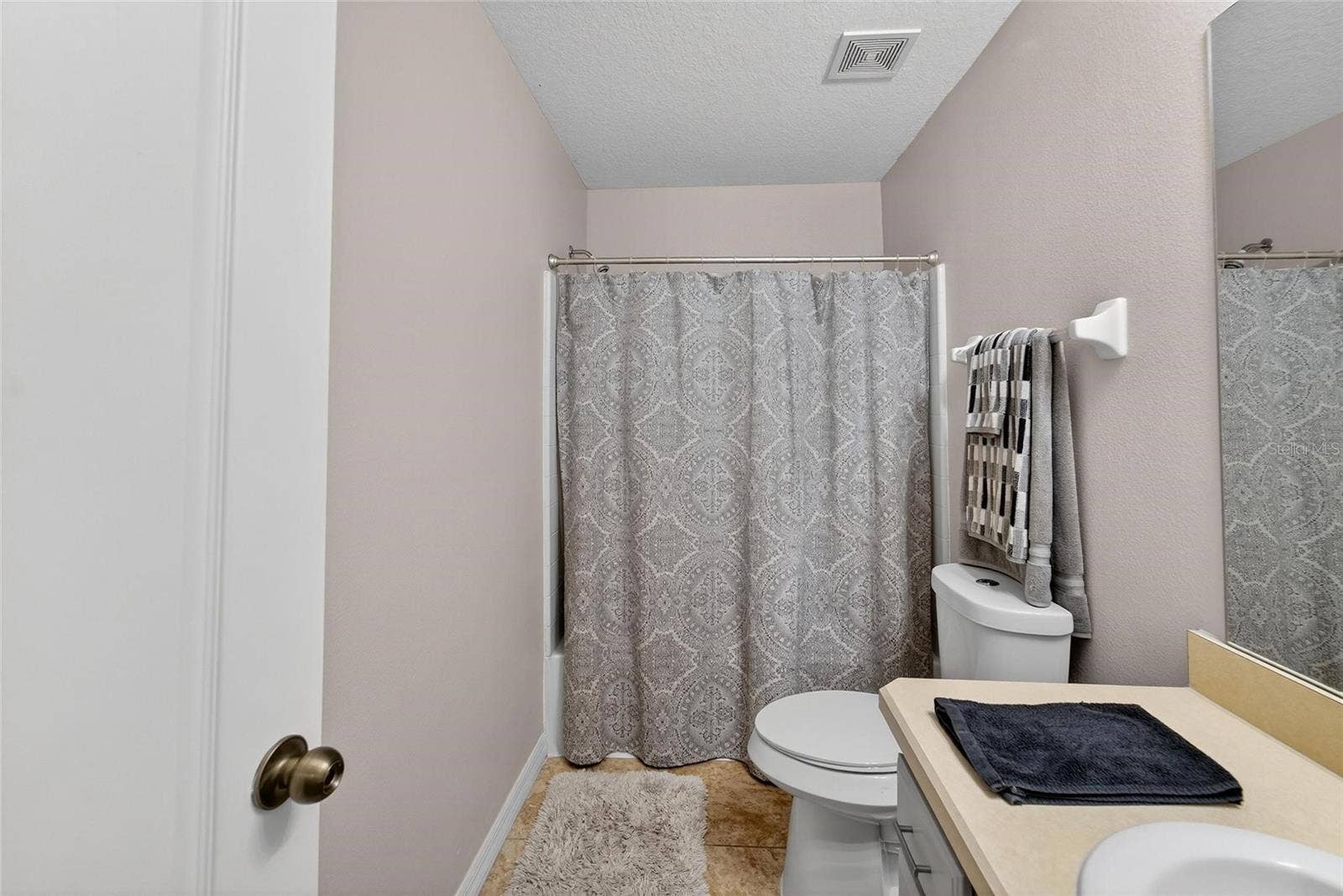 2052 GREENWOOD VALLEY DRIVE, Plant City, FL 33563 2052 GREENWOOD VALLEY DRIVE, Plant City, FL 33563