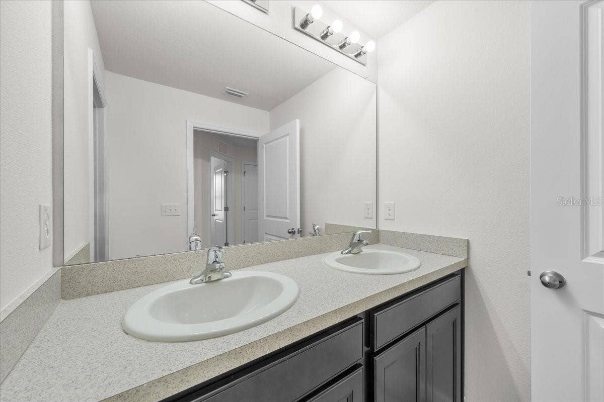 5715 HEVENA COURT, Palmetto, FL 34221 5715 HEVENA COURT, Palmetto, FL 34221
