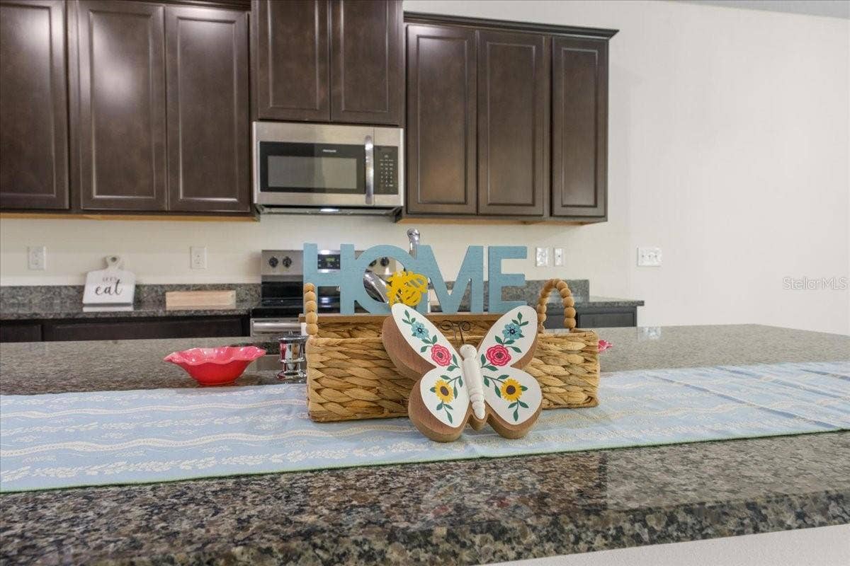 5715 HEVENA COURT, Palmetto, FL 34221 5715 HEVENA COURT, Palmetto, FL 34221