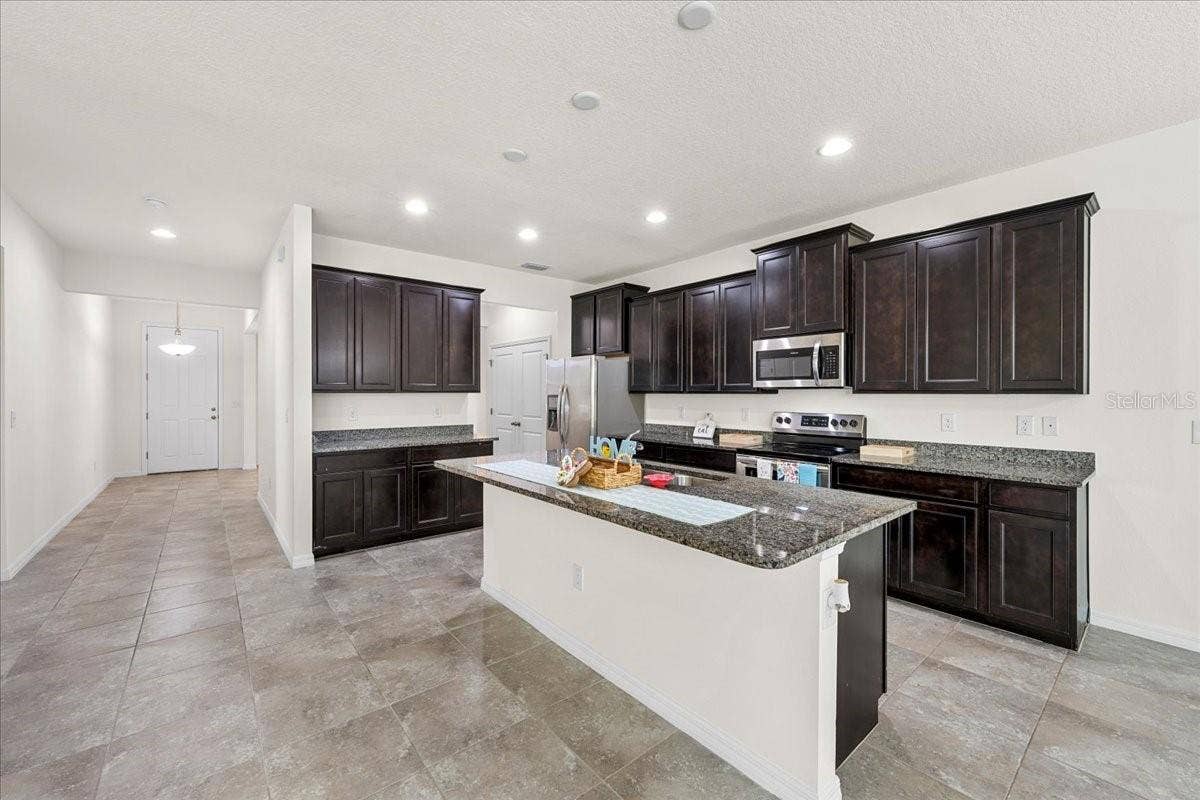 5715 HEVENA COURT, Palmetto, FL 34221 5715 HEVENA COURT, Palmetto, FL 34221