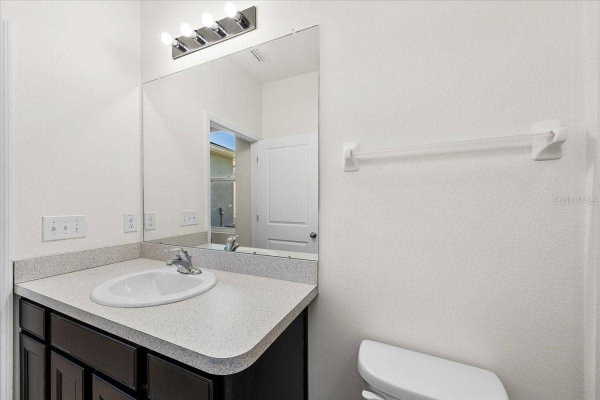 5715 HEVENA COURT, Palmetto, FL 34221 5715 HEVENA COURT, Palmetto, FL 34221