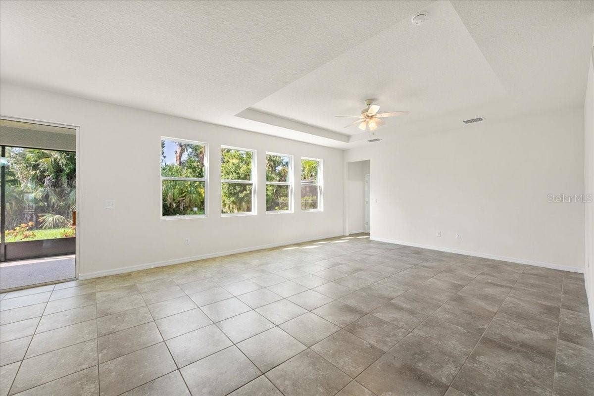 5715 HEVENA COURT, Palmetto, FL 34221 5715 HEVENA COURT, Palmetto, FL 34221