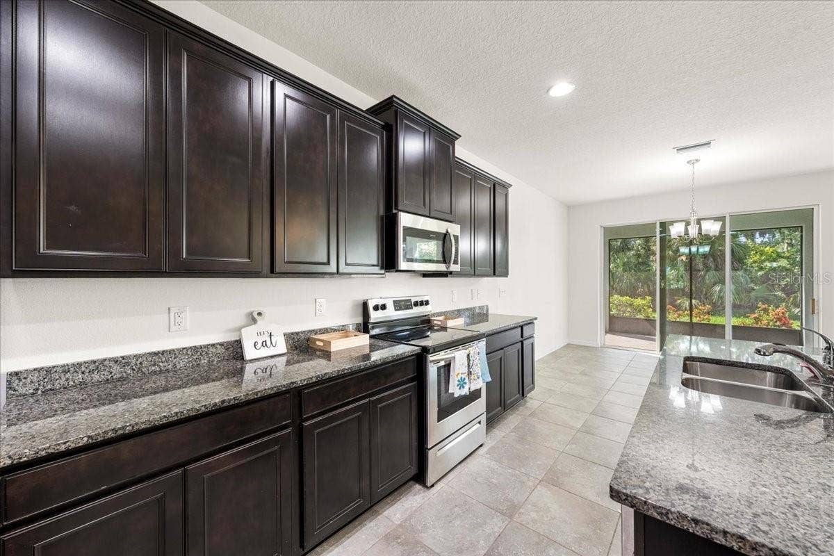 5715 HEVENA COURT, Palmetto, FL 34221 5715 HEVENA COURT, Palmetto, FL 34221
