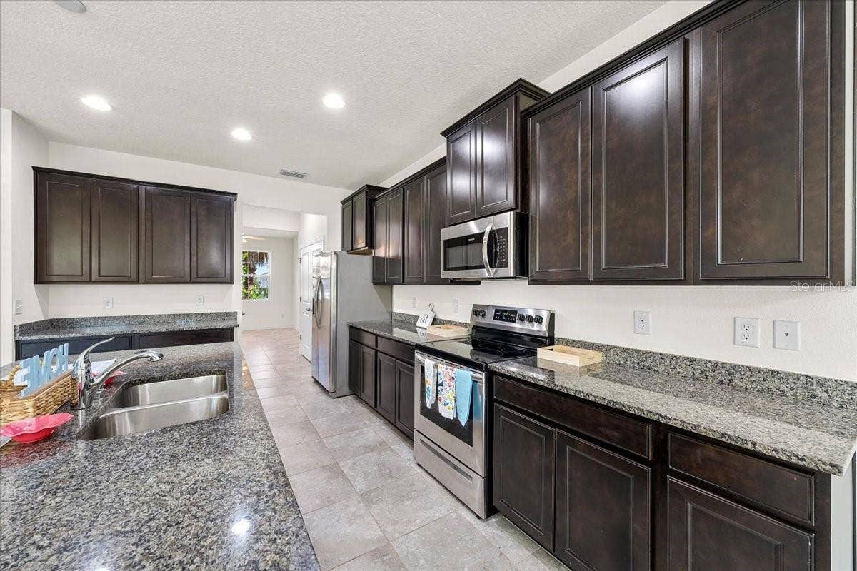5715 HEVENA COURT, Palmetto, FL 34221 5715 HEVENA COURT, Palmetto, FL 34221