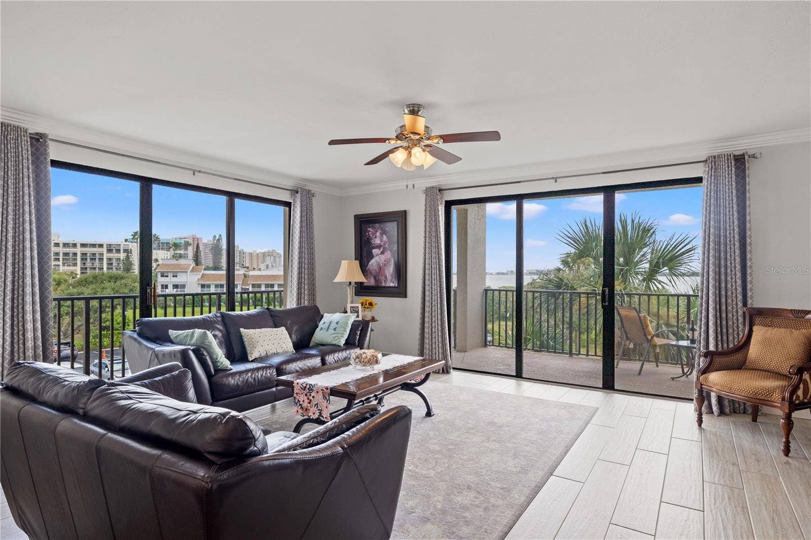 1501 GULF BOULEVARD, #206, Clearwater, FL 33767 Living Room