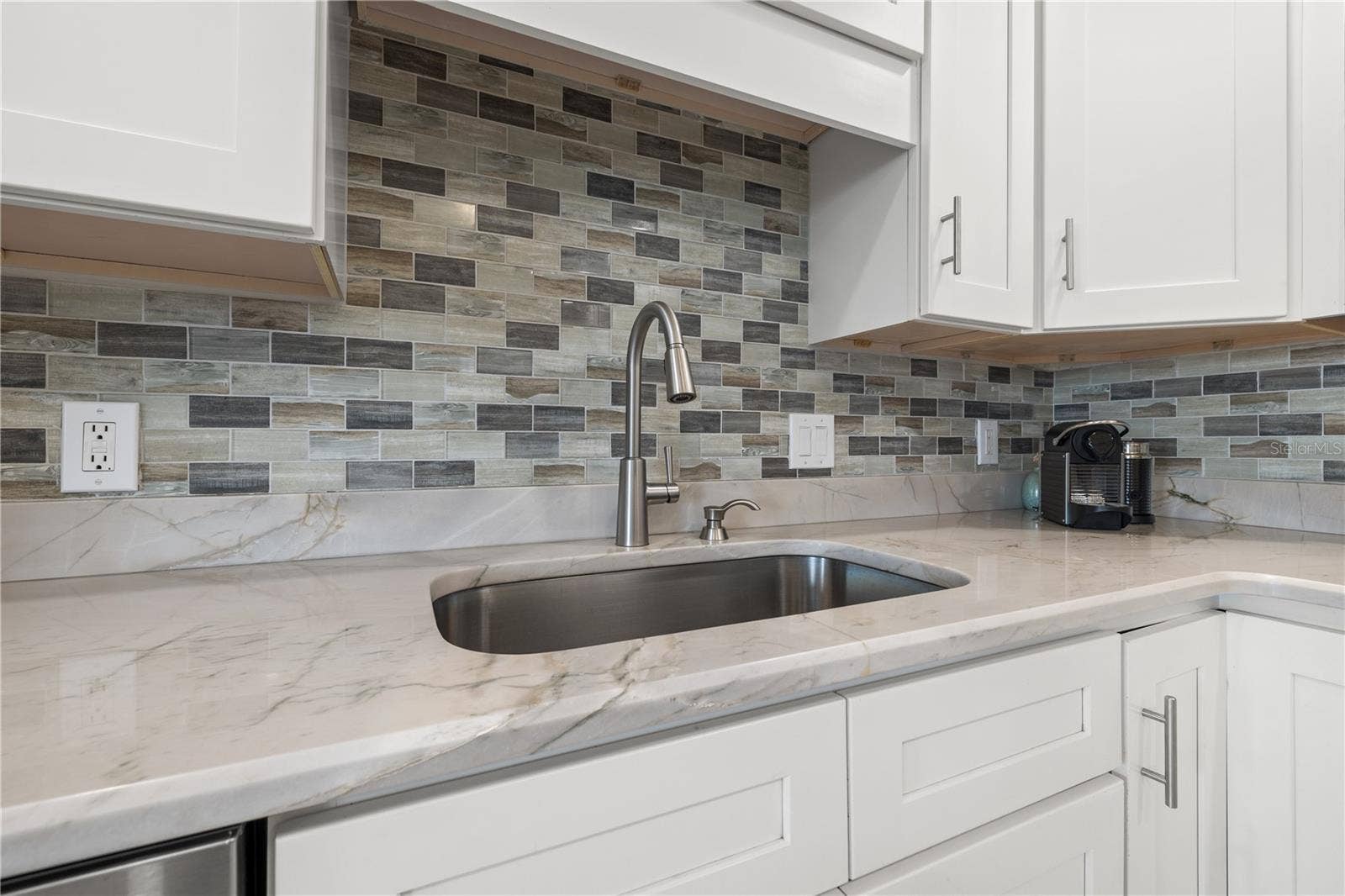 1501 GULF BOULEVARD, #206, Clearwater, FL 33767 Kitchen