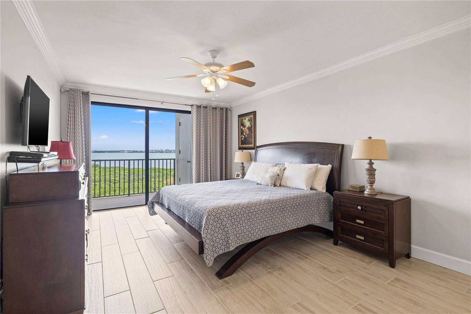 1501 GULF BOULEVARD, #206, Clearwater, FL 33767 Primary Bedroom