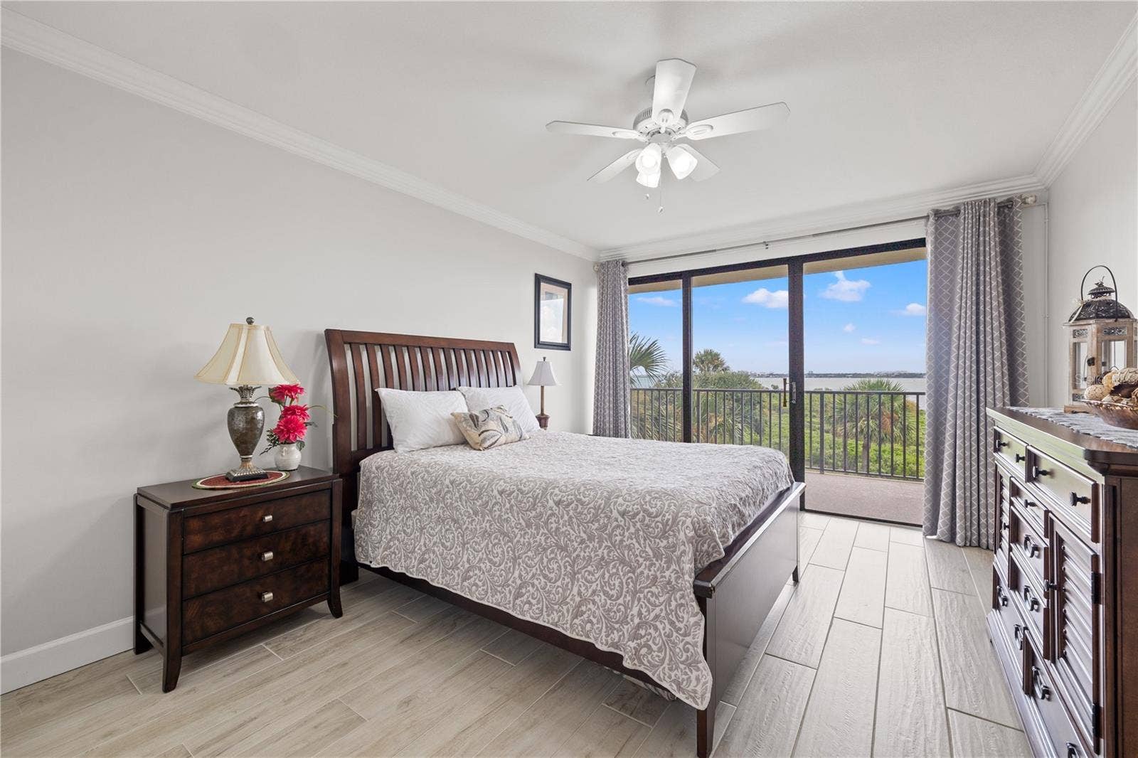 1501 GULF BOULEVARD, #206, Clearwater, FL 33767 Guest Bedroom