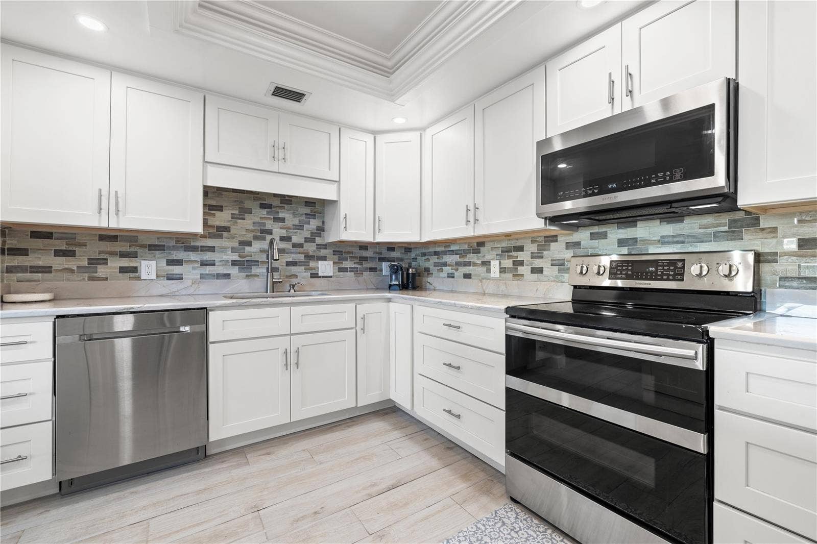 1501 GULF BOULEVARD, #206, Clearwater, FL 33767 Kitchen