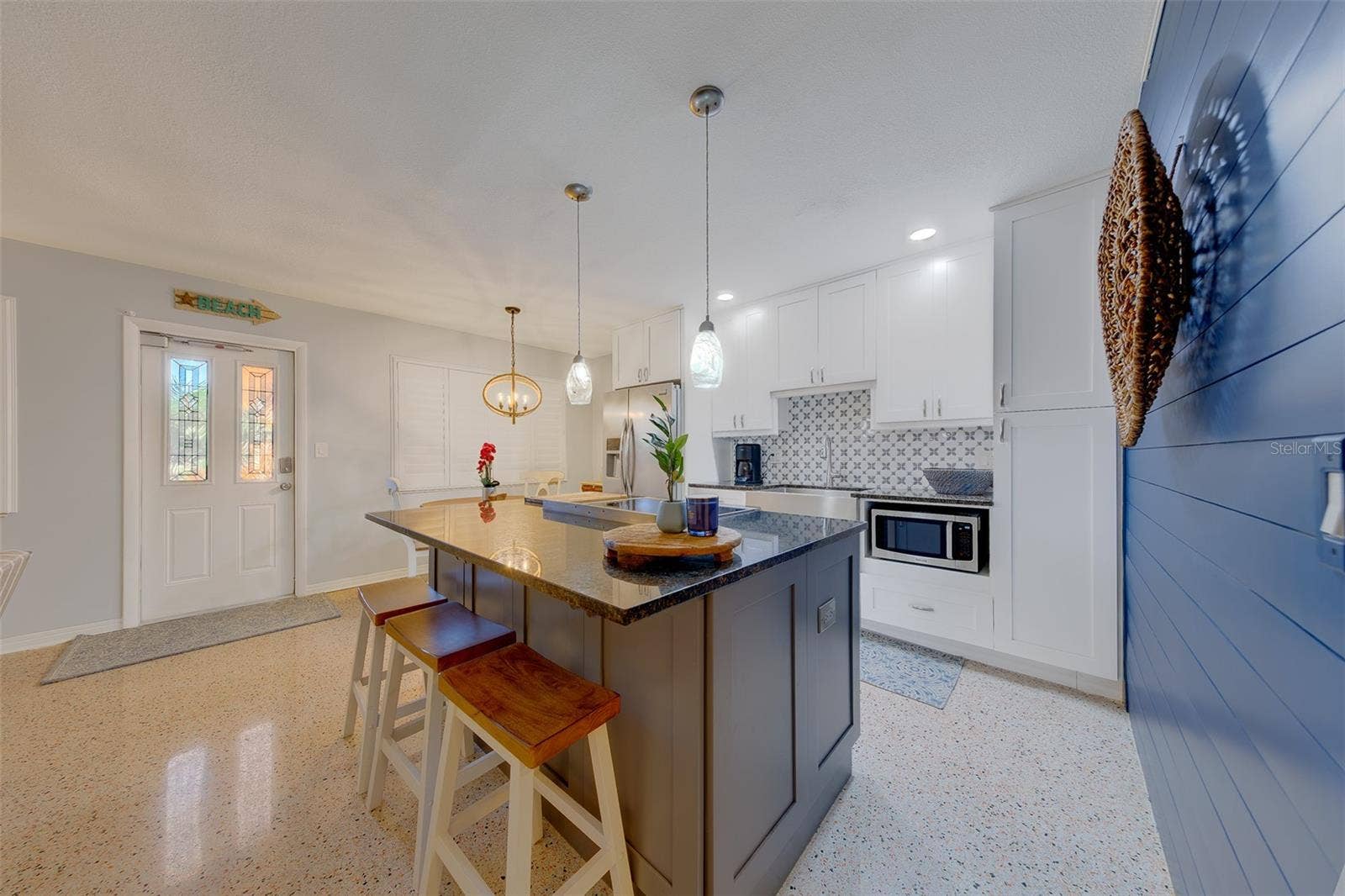 121 46TH AVENUE, #2G, St Pete Beach, FL 33706 Breakfast bar