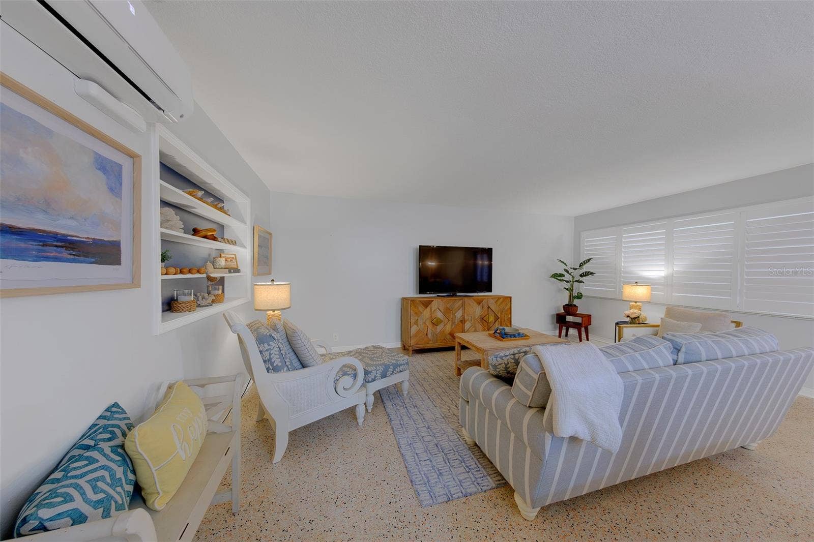 121 46TH AVENUE, #2G, St Pete Beach, FL 33706 Nicely decorated