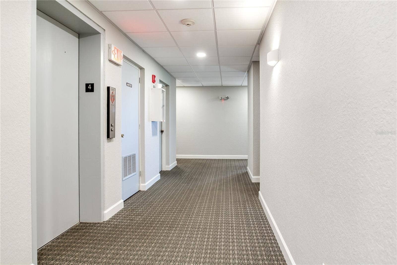 6104 PALMA DEL MAR BOULEVARD S, #404, St Petersburg, FL 33715