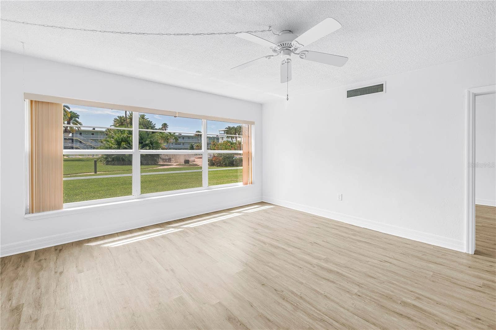 300 64TH AVENUE, #117, St Pete Beach, FL 33706 Living Room