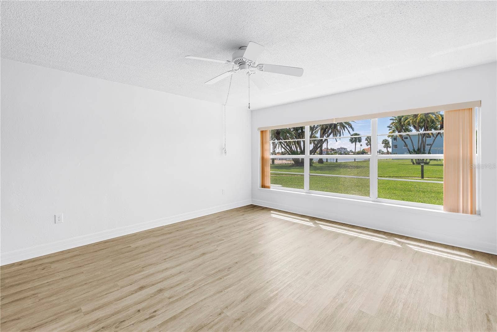 300 64TH AVENUE, #117, St Pete Beach, FL 33706 Living Room