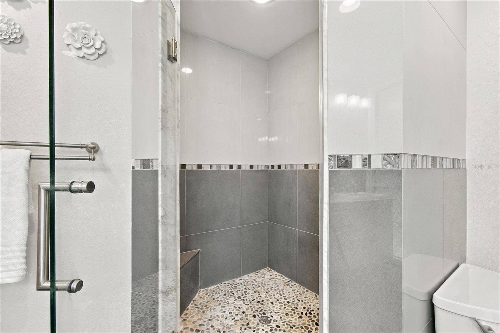 205 5TH AVENUE N, #201, St Petersburg, FL 33701 205 5TH AVENUE N, #201, St Petersburg, FL 33701