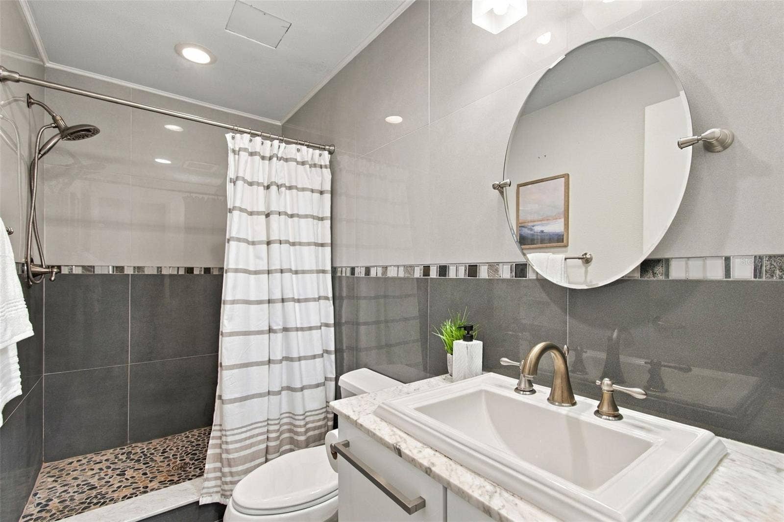 205 5TH AVENUE N, #201, St Petersburg, FL 33701 205 5TH AVENUE N, #201, St Petersburg, FL 33701