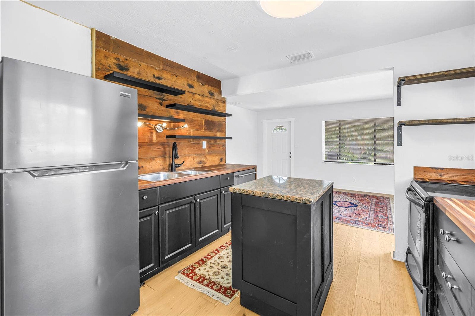 2000 27TH AVENUE N, St Petersburg, FL 33713