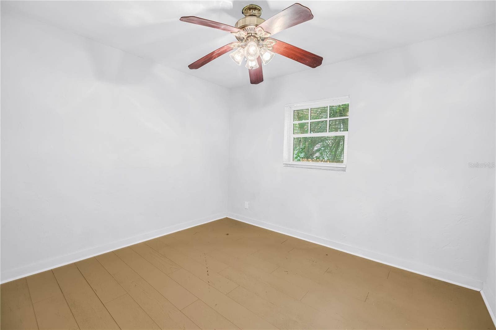 2000 27TH AVENUE N, St Petersburg, FL 33713