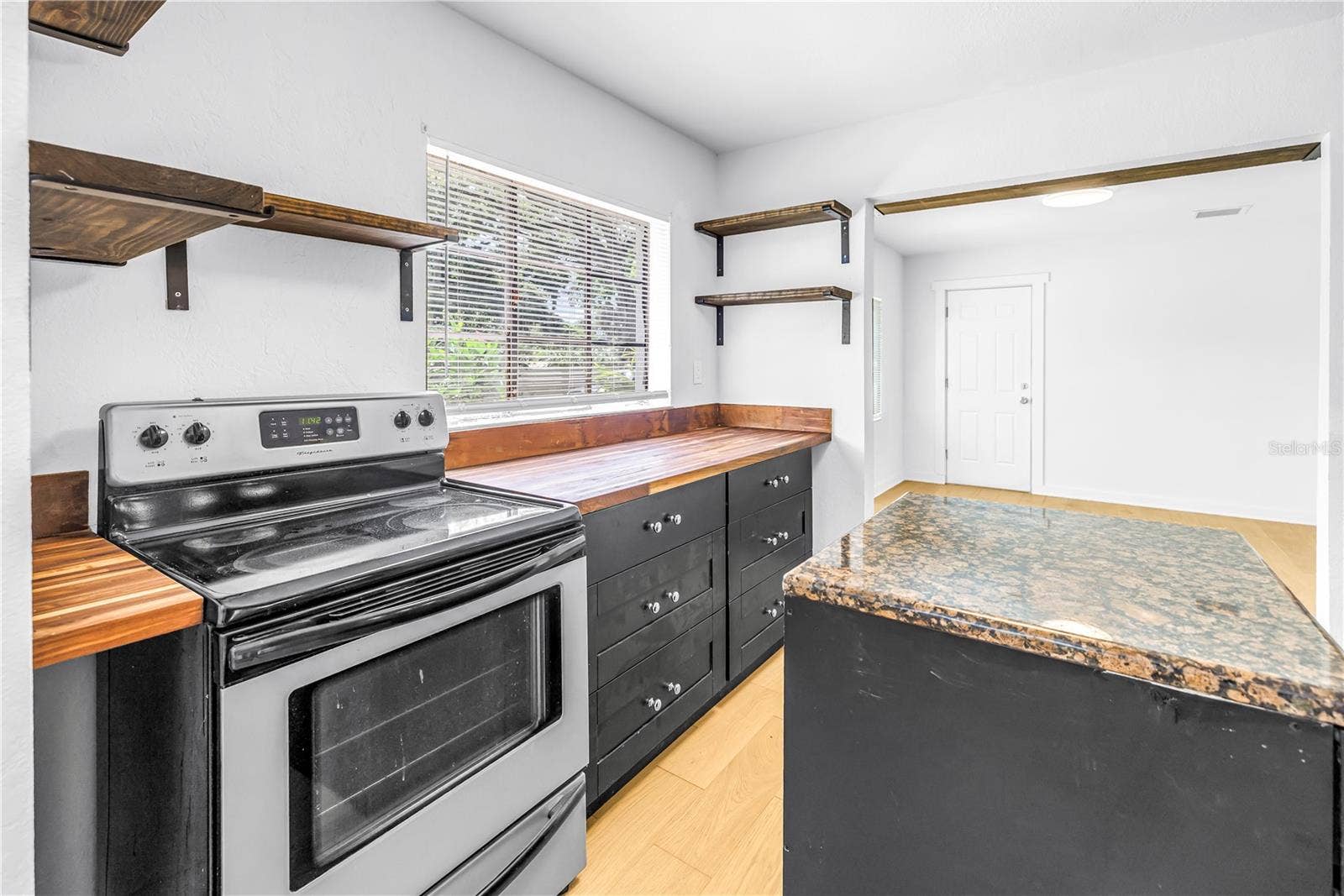 2000 27TH AVENUE N, St Petersburg, FL 33713