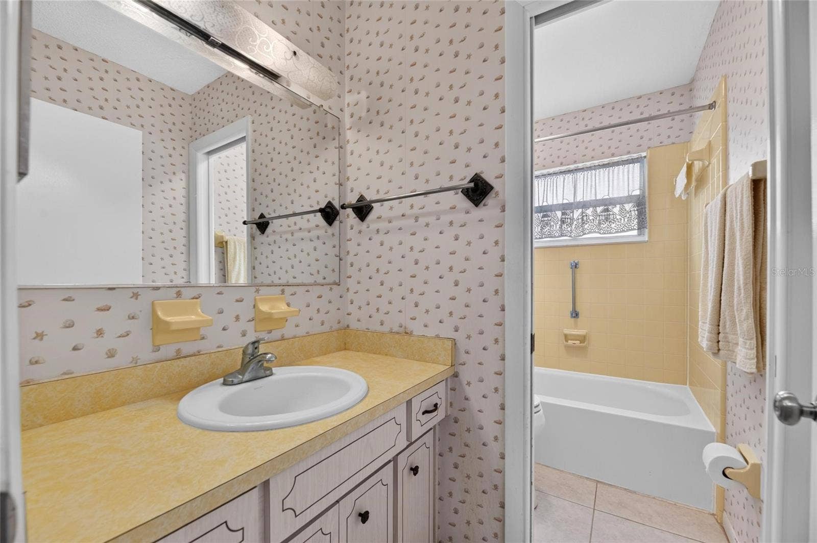 1743 COCO PALM CIRCLE, Sun City Center, FL 33573 1743 COCO PALM CIRCLE, Sun City Center, FL 33573