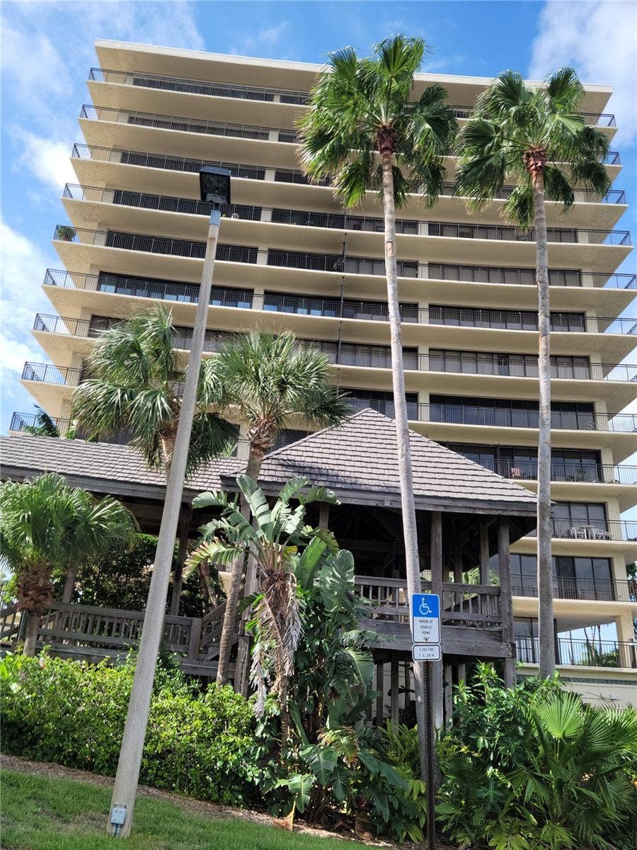7650 BAYSHORE DRIVE, #302, Treasure Island, FL 33706 7650 BAYSHORE DRIVE, #302, Treasure Island, FL 33706
