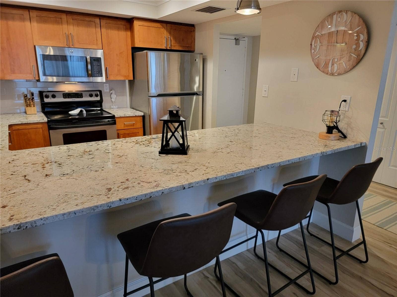7650 BAYSHORE DRIVE, #302, Treasure Island, FL 33706 7650 BAYSHORE DRIVE, #302, Treasure Island, FL 33706