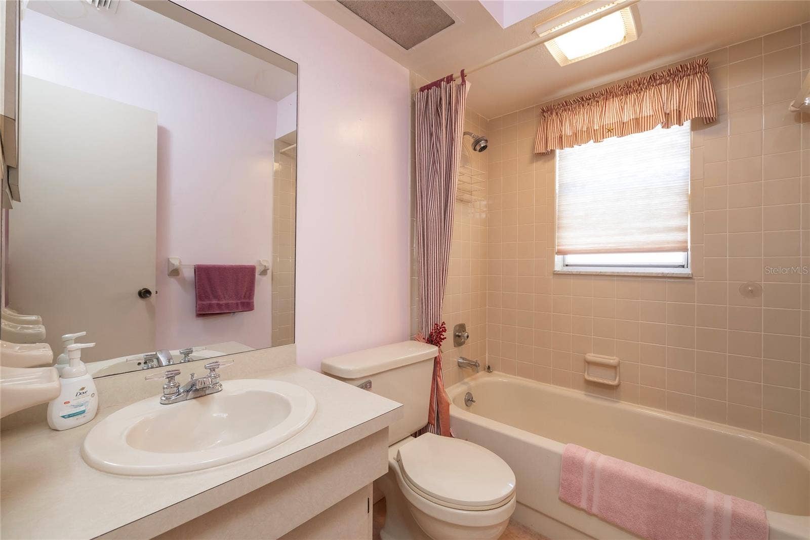 6355 102ND TERRACE N, Pinellas Park, FL 33782 Guest Bathroom