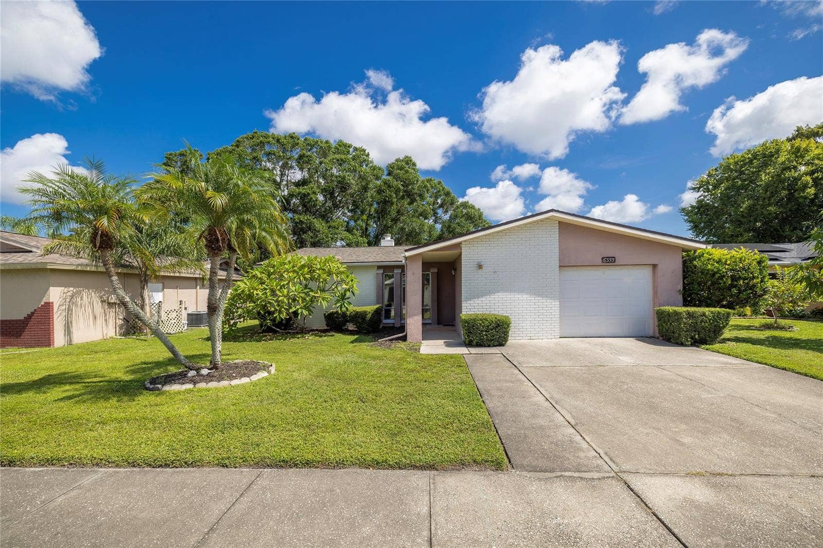 6355 102ND TERRACE N, Pinellas Park, FL 33782 Large front yard
