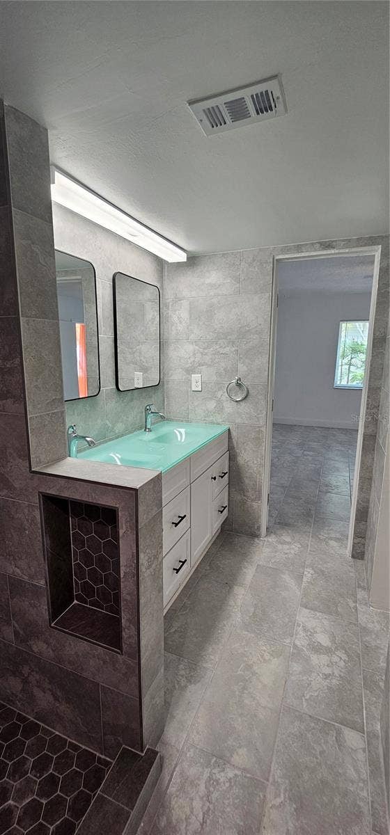 301 87TH AVENUE, #106, St Pete Beach, FL 33706 Primary Bathroom