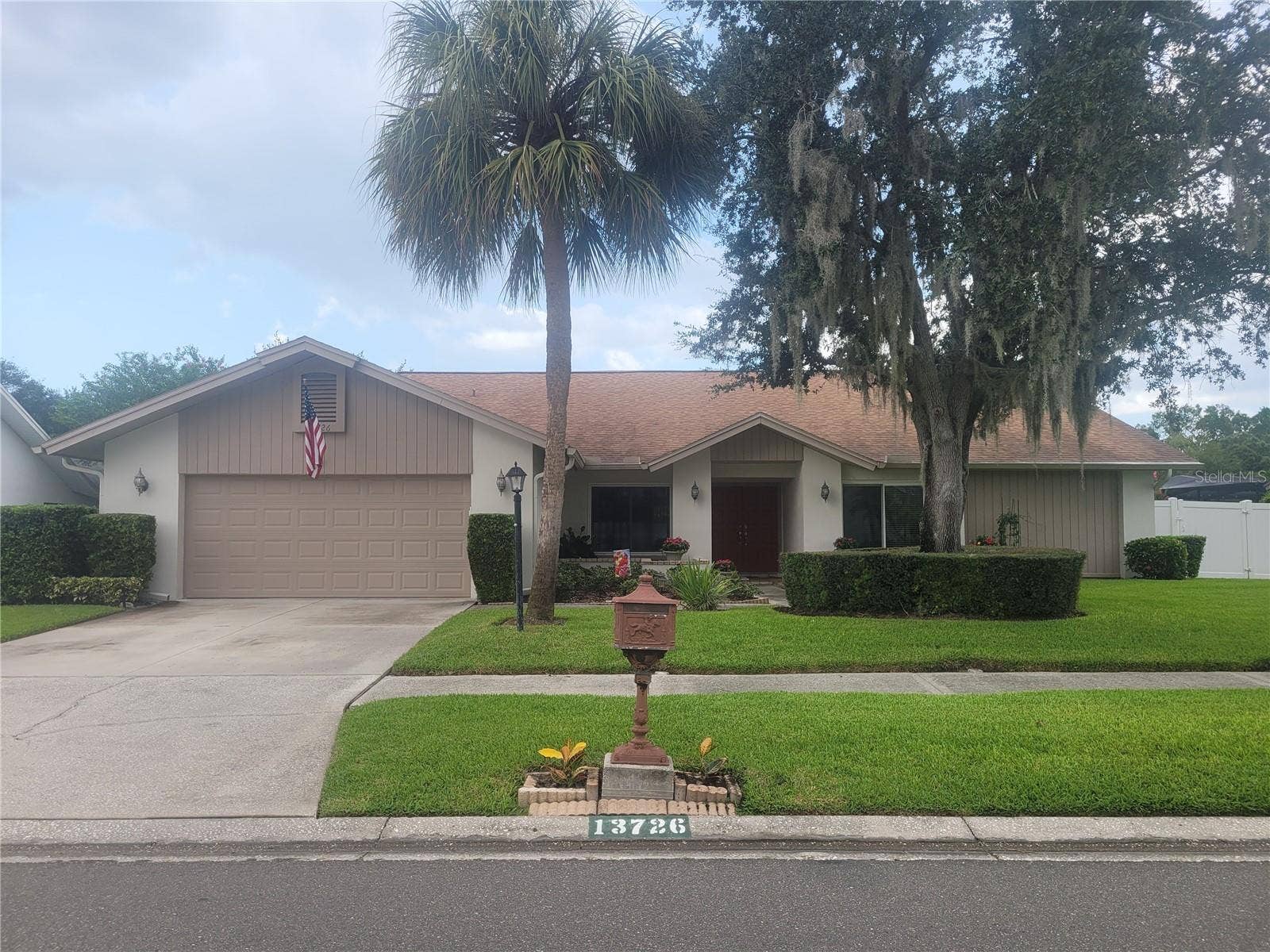 13726 CHESTERSALL DRIVE, Tampa, FL 33624
