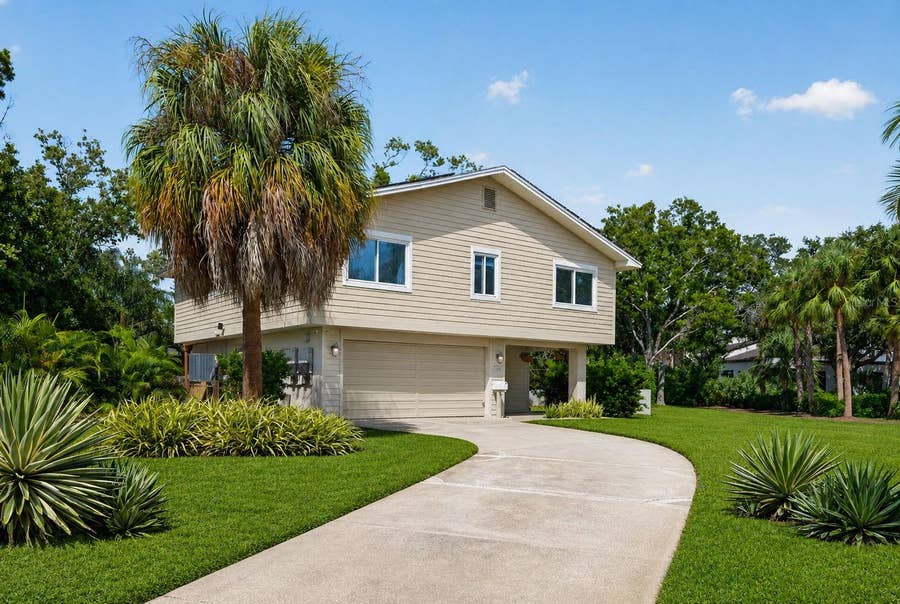 Property photo for 1300 PLEASANT WAY S, St Petersburg, FL