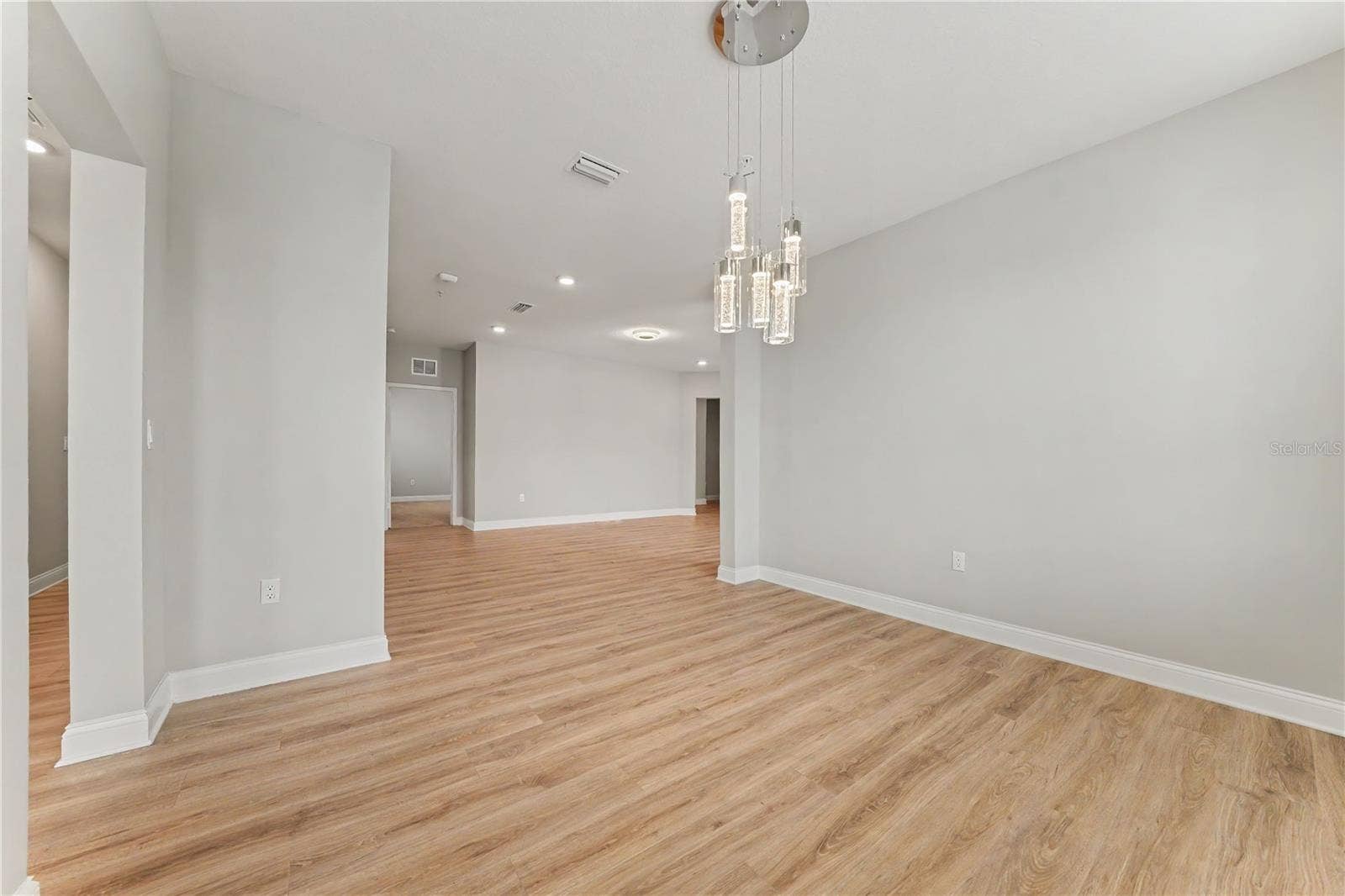 7505 LAUREATE BOULEVARD, #2407, Orlando, FL 32827 Dining room view from the great room