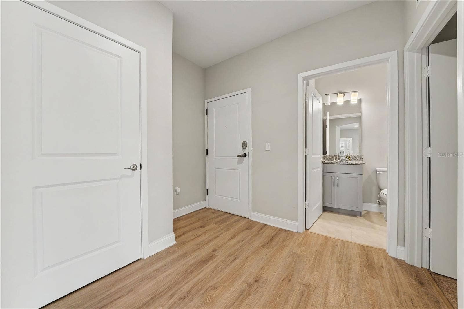 7505 LAUREATE BOULEVARD, #2407, Orlando, FL 32827 Foyer upon entry