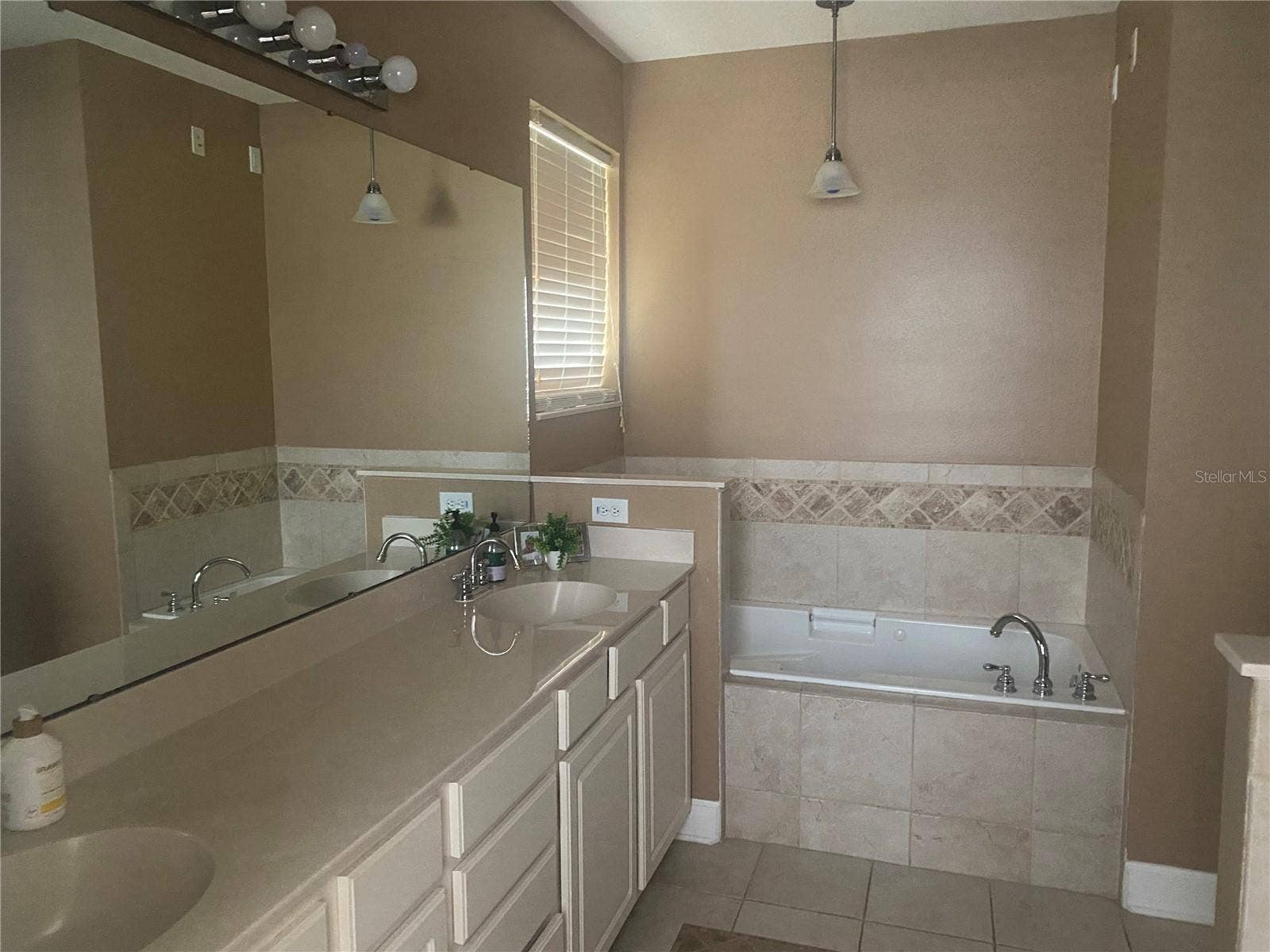 108 W LAKE VICTORIA CIRCLE, Deland, FL 32724 108 W LAKE VICTORIA CIRCLE, Deland, FL 32724