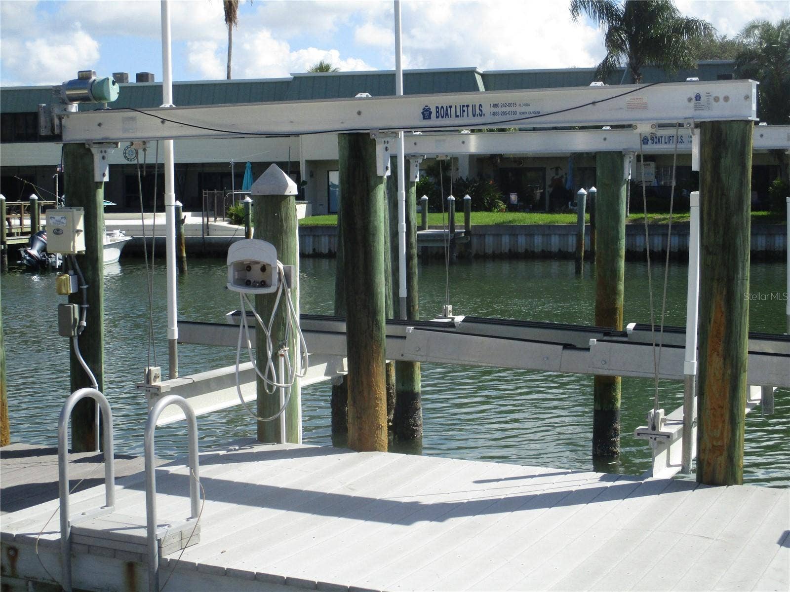 11855 1ST STREET E, Treasure Island, FL 33706 24K Lb. Boat lift