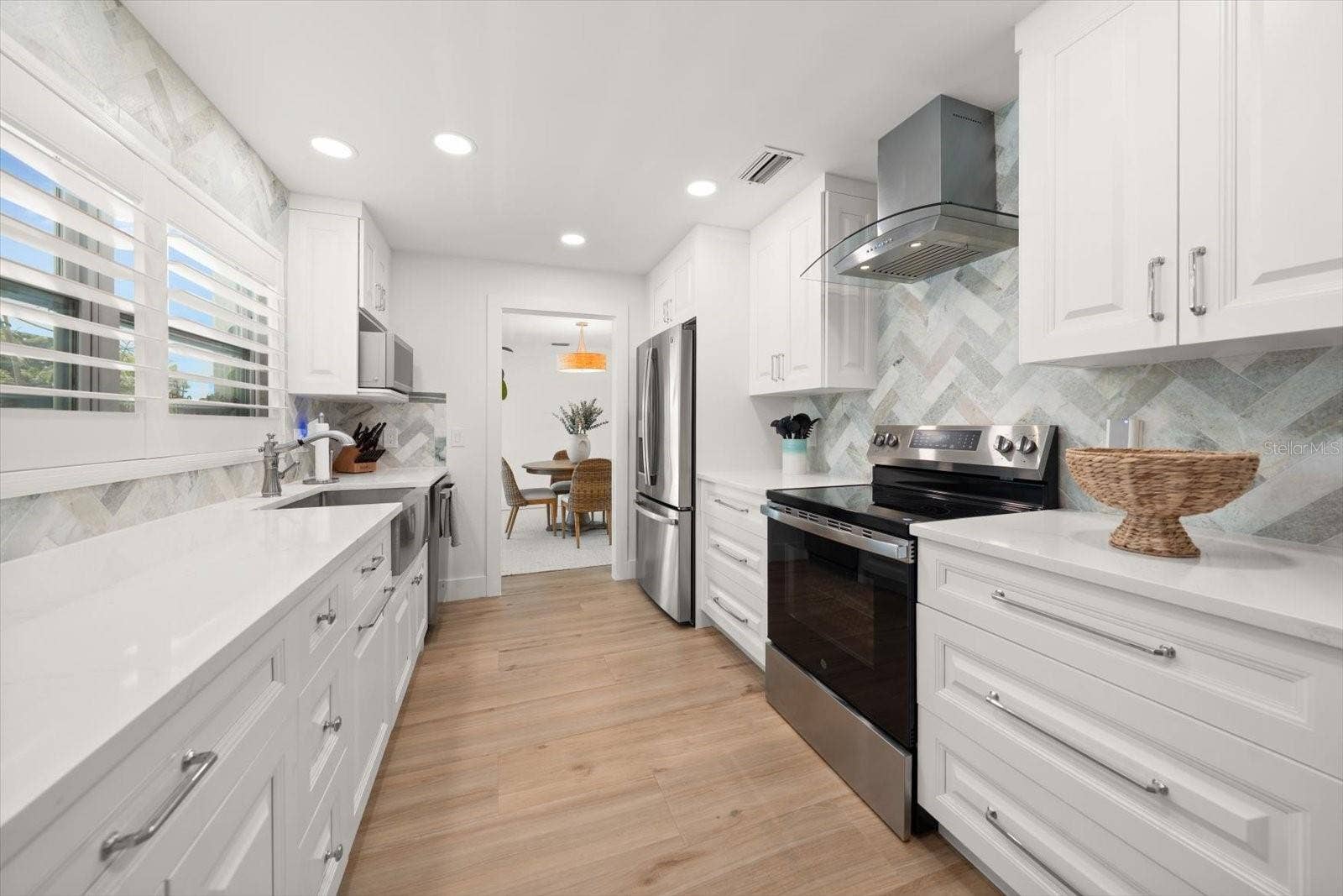 Brand new Kitchen right beside the Dining room.