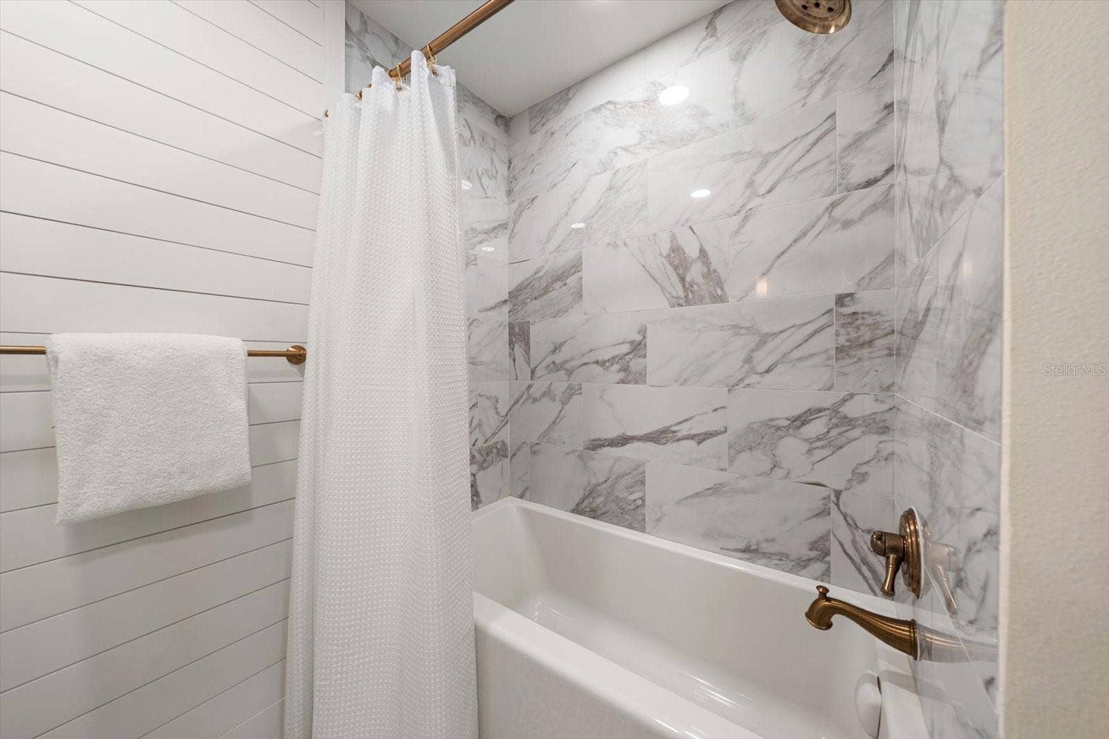 Big tub to relax in.