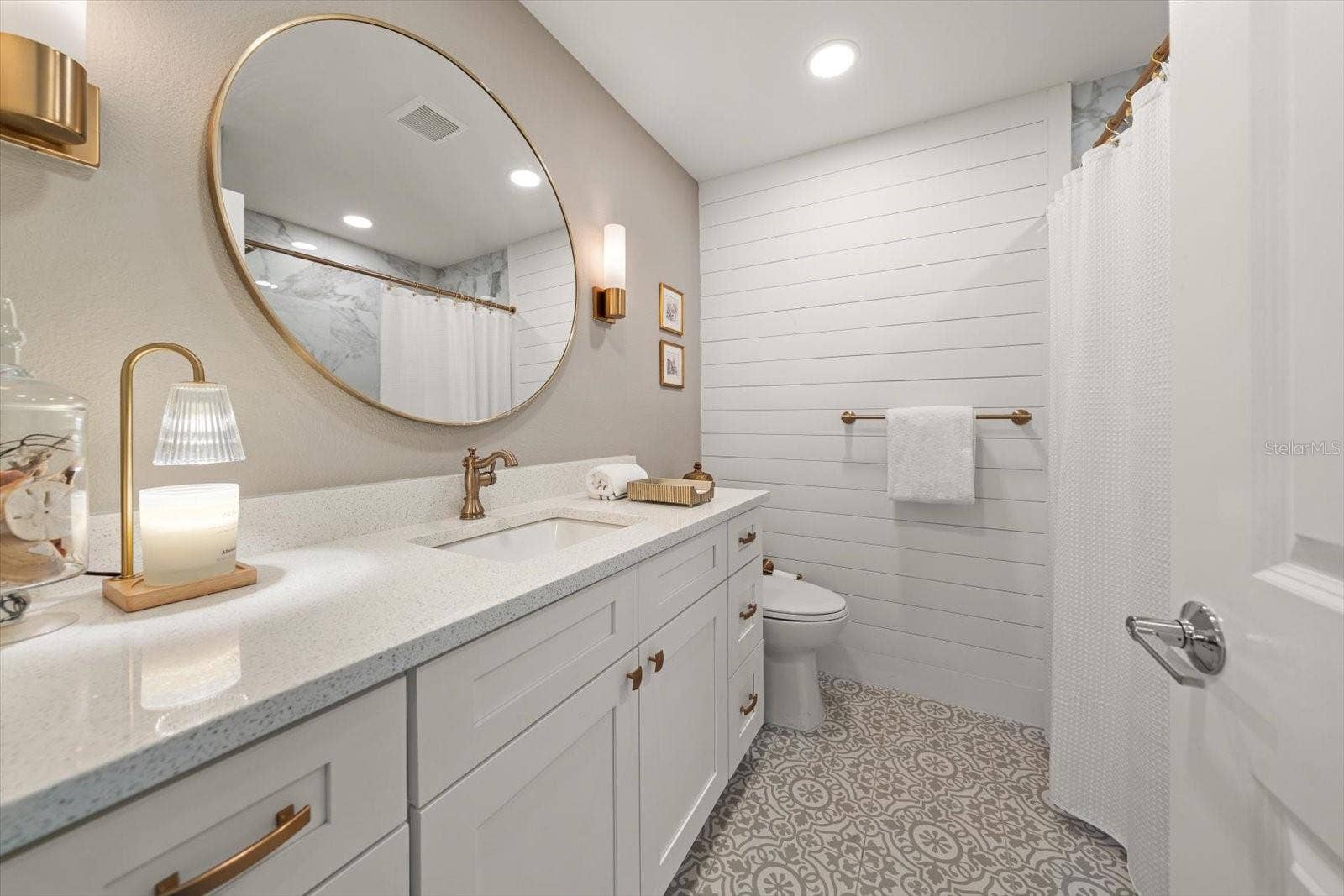 Bathroom #3, dual vanities, all new and fresh!