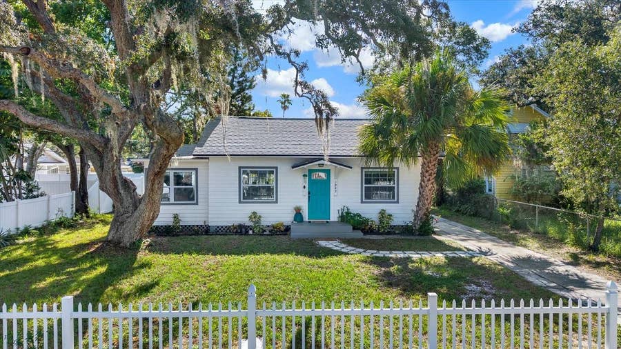 Property photo for 1945 OVERBROOK AVENUE, Clearwater, FL