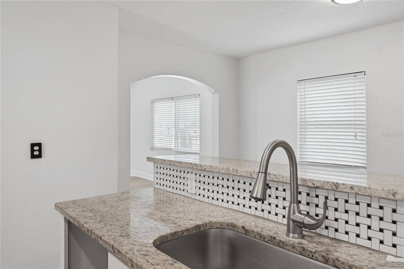 2861 17TH AVENUE N, St Petersburg, FL 33713
