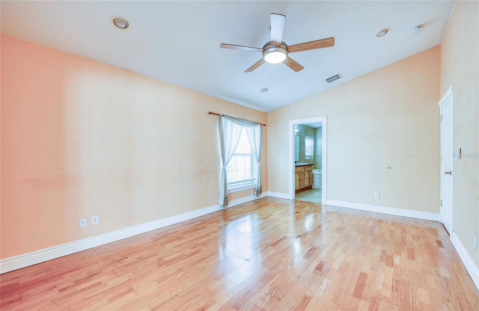 Master bedroom. (1)
