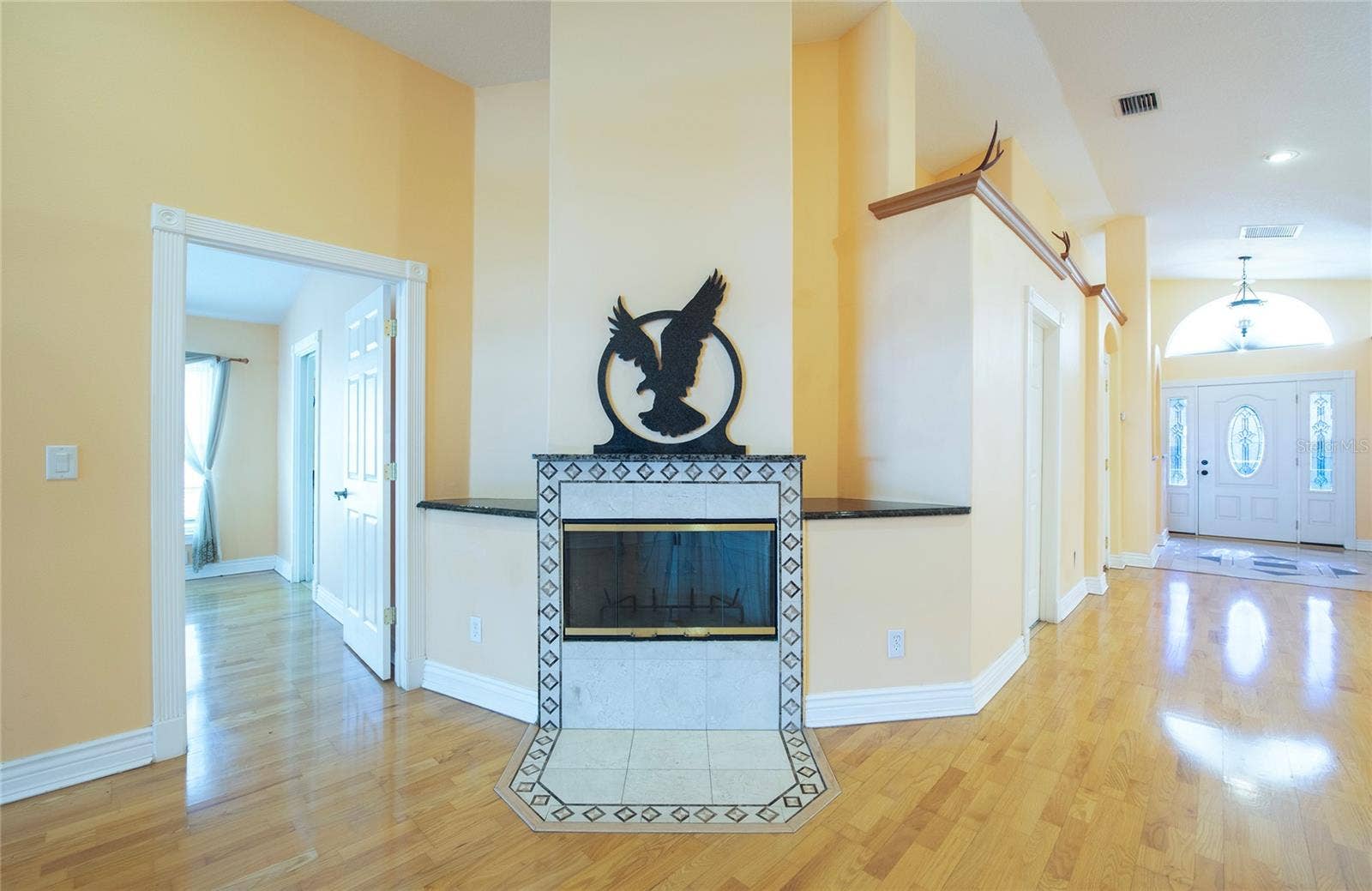 Fireplace. (1)