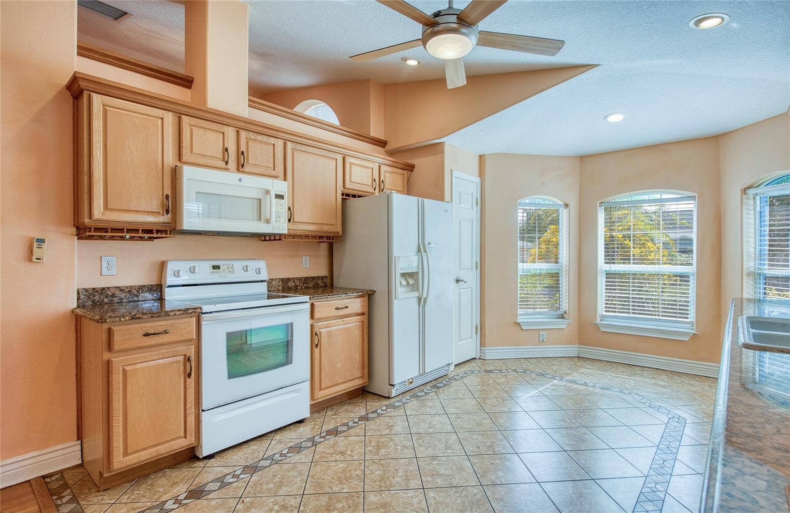 Kitchen. (3)