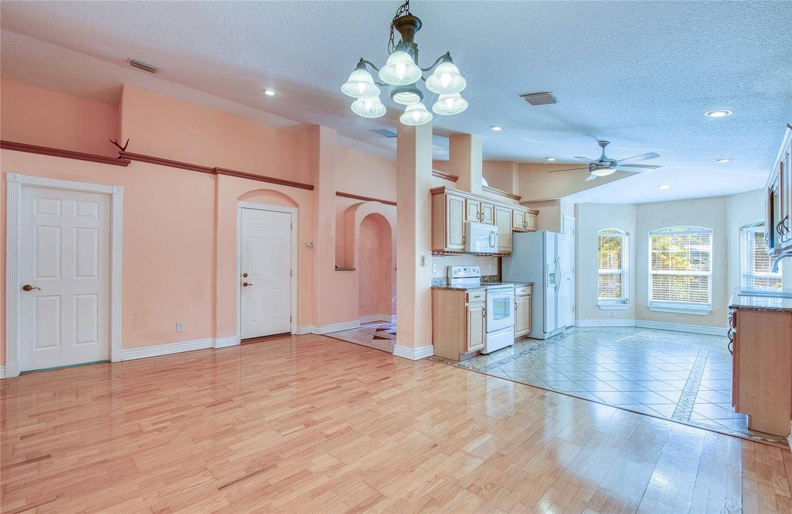 Living room. (1)