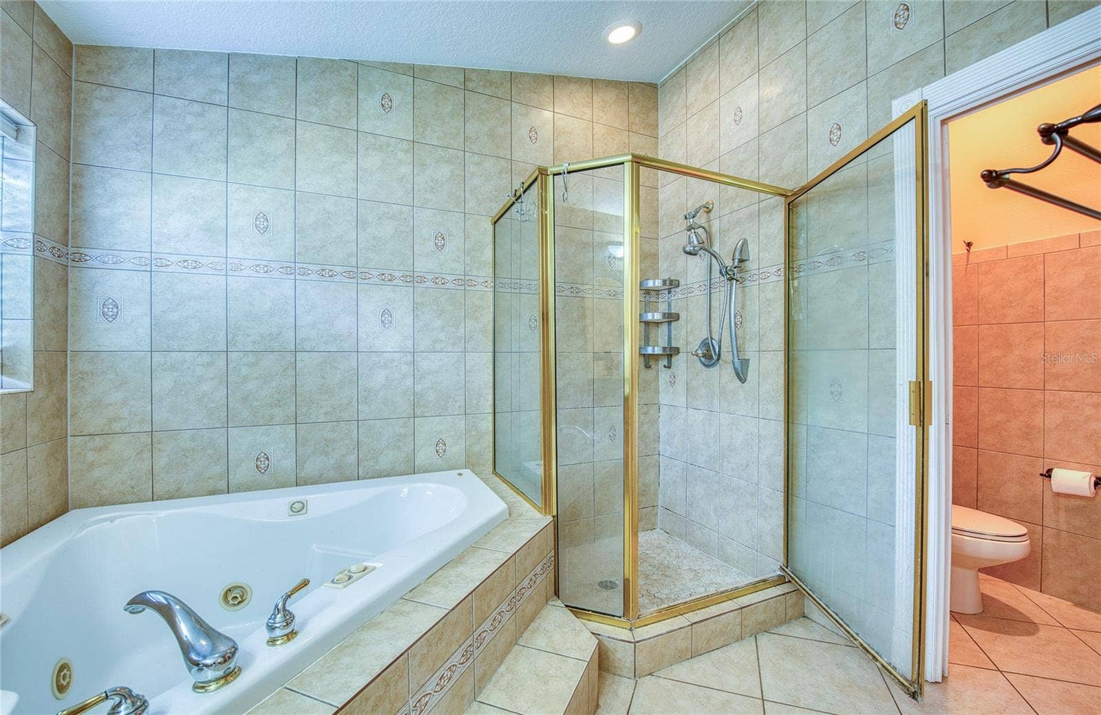 Master bathroom. (2)