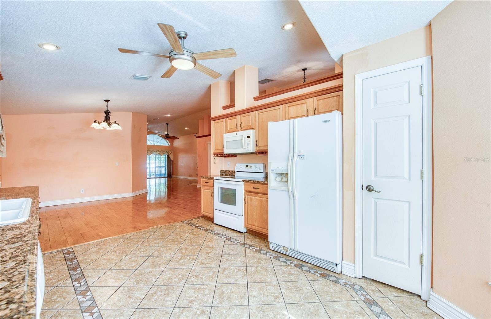 Kitchen. (4)