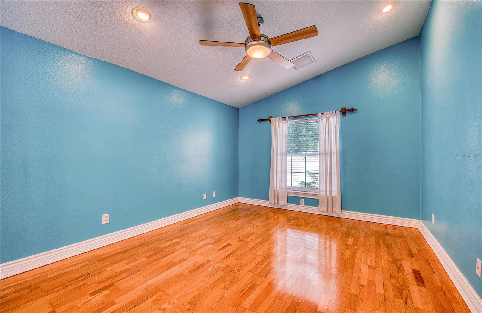 Bedroom 2. (1)