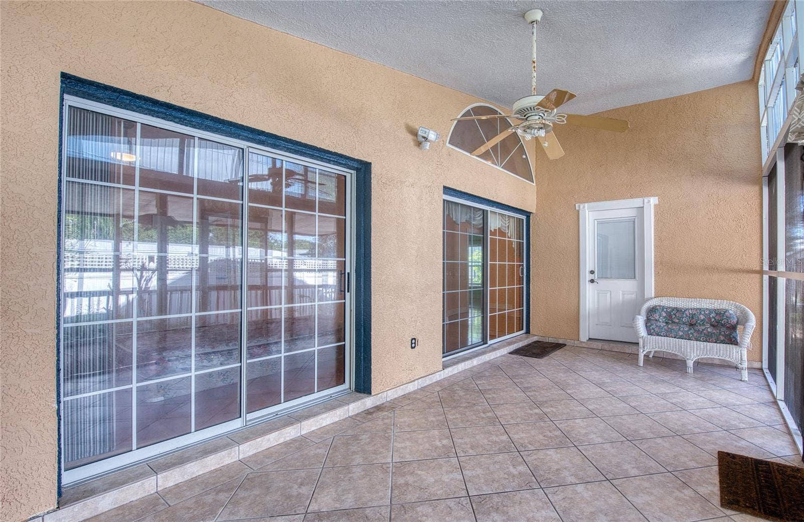Covered patio. (2)